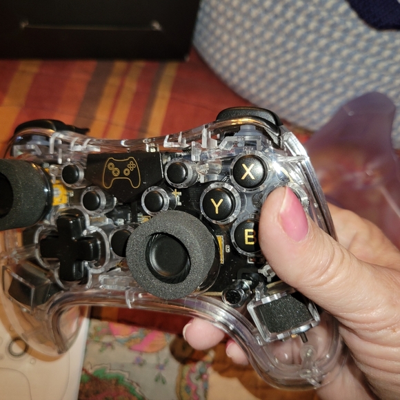 Very cool looking game controller lights up - Picture 8 of 14